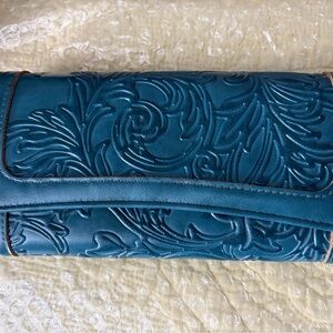 Meitrue Stylish Teal Embossed Women's Clutch Wallet